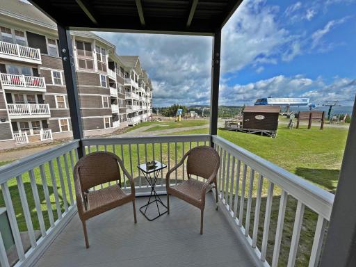 Stroll to Slopes, Village Area, Ski in-Out MtLodge 210 - Housity