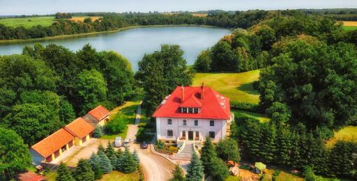 Pałac Pozorty - Housity