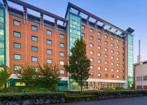 DoubleTree by Hilton Woking - Housity
