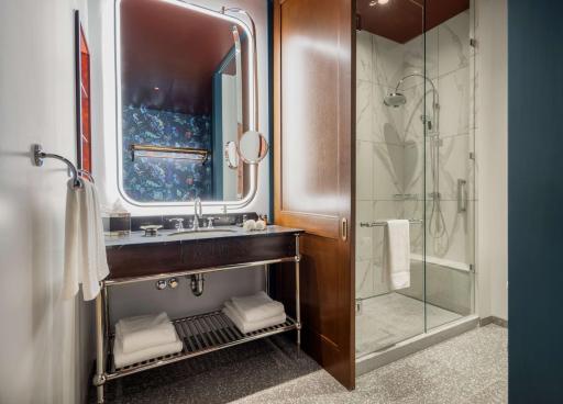 Canopy By Hilton Chicago Central Loop - Housity