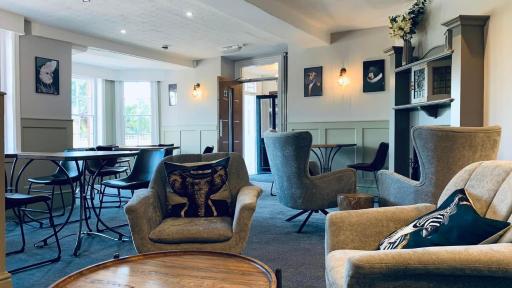 The Lion Hotel - Housity