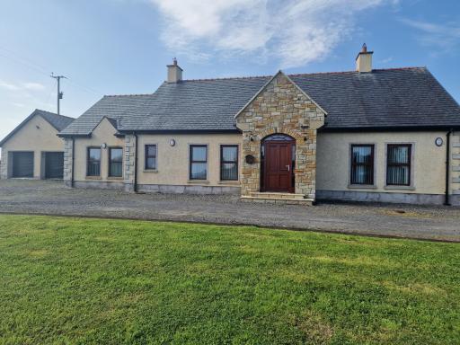 3 bedroom detached bungalow - Housity