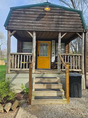 Acorn Cottage at Hocking Vacations - Housity