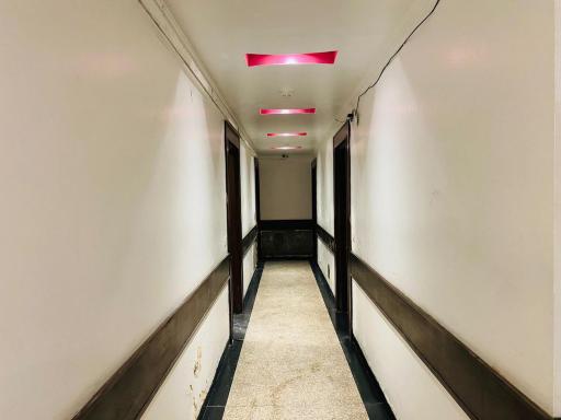 Qotel Hotel Pitampura Couple Friendly - Housity