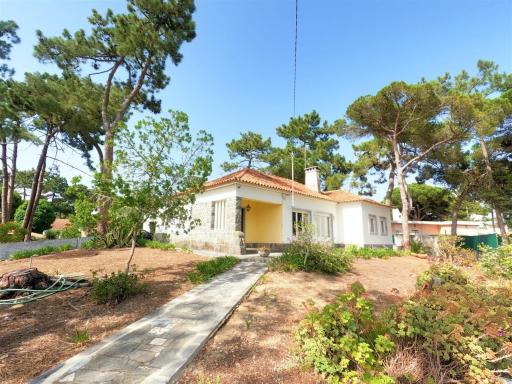 Sintra V4 house with garden in Colares - Housity