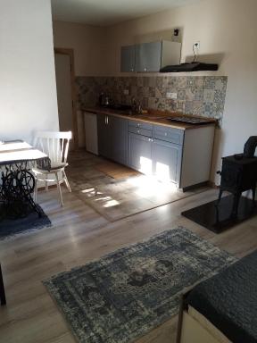 Garsonka u pivovaru, centrum Rožnov - Housity