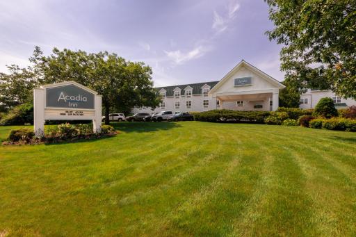 Acadia Inn - Housity