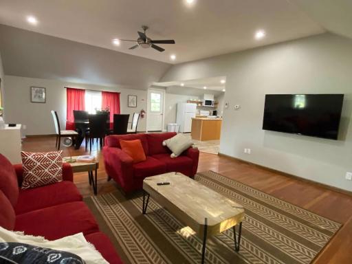 ENTIRE 2-BEDROOM TOWNHOUSE ON a RUSTIC FARM - C - Housity