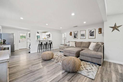 Magic Mountain 4 Bedroom 3 Bath Escape Modern Home - Housity