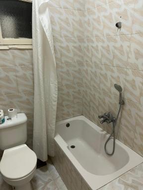 Elphardous Hotel - Housity