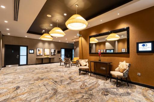 DoubleTree by Hilton Woking - Housity
