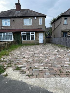 Cheerful 3 bed semi-detached property - Housity