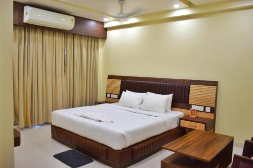 GOLDEN GLEAM RESORTS - Housity