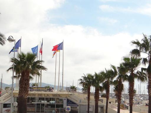 Charmant T2 cabine 40m², centre-ville, balcon, clim, ascenseur, à Cavalaire-sur-Mer - FR-1-100-224 - Housity