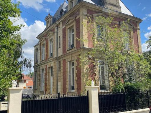 Bed & Breakfast à 20mn direct St Lazare en Train - Housity