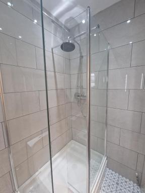 Large Digbeth Double Room Shared Bathroom - Housity