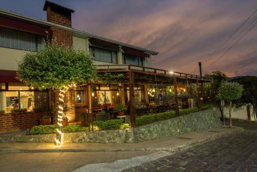 Quindeloma Art Hotel & Gallery - Housity