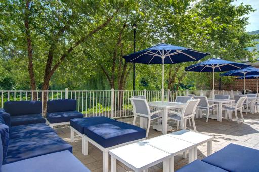 Hampton Inn & Suites Yonkers - Housity
