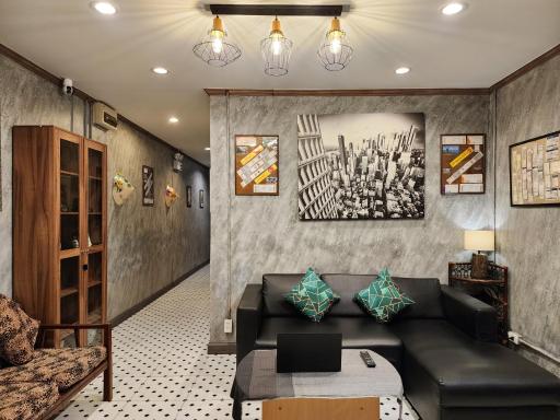 The Travellers House - Pet Friendly Accommodation - Housity