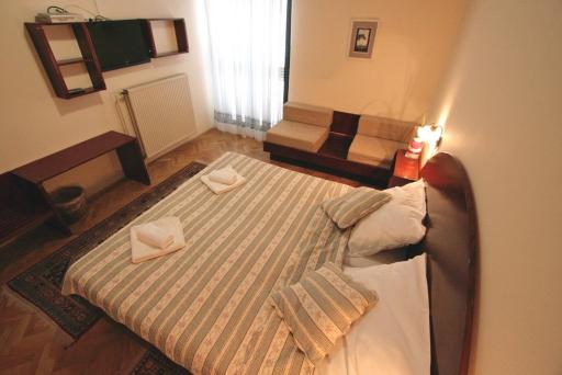Gostilna Žolnir - Housity