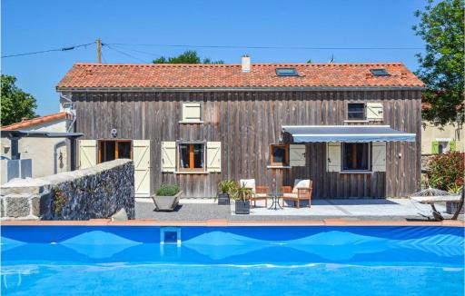 Stunning Home In Poitou Charentes With Jacuzzi, Wifi And Outdoor Swimming Pool - Housity