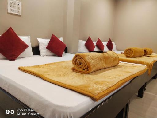 Hotel Shree Ram Nivas - Housity