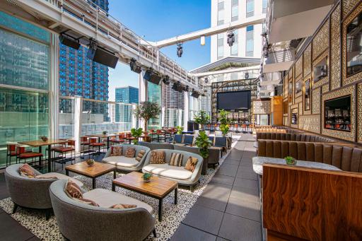 theWit Chicago, a Hilton Hotel - Housity