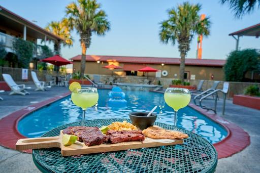 Family Garden Inn & Suites - Housity