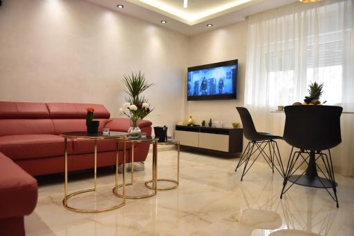 FINE STORY LUX apartment Belgrade - JACUZZI & WiFi & NETFLIX & Mini BAR - Housity