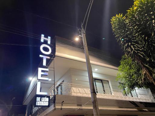 Hotel De León Estadio - Housity
