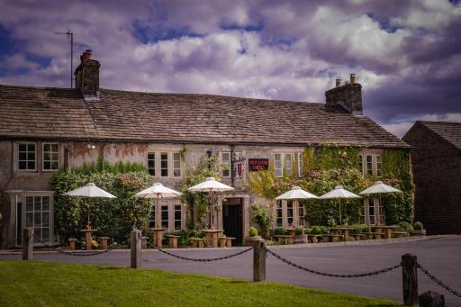 The Red Lion & Manor House - Housity