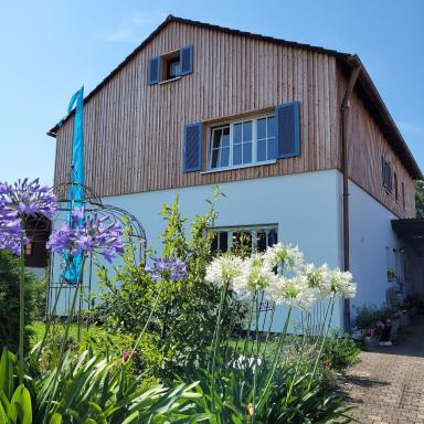 Haus mit stilvoller Ferienwohnung und Tiny House nahe Ammersee für 2-6 Personen - Housity