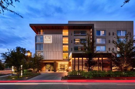 AC Hotel Phoenix Biltmore - Housity