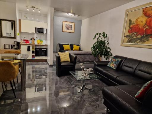 Elegant and Quiet - Housity