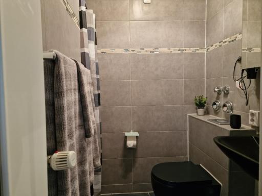 Elegant and Quiet - Housity