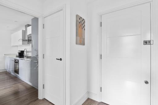 Luxurious 2 Bedroom Apartment with Free Parking - Housity