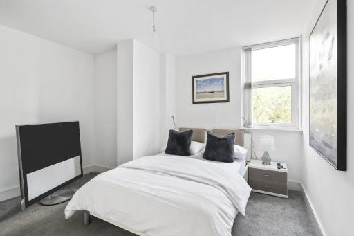 Luxurious 2 Bedroom Apartment with Free Parking - Housity