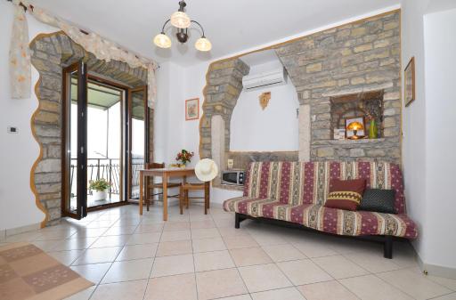 Bella Vista Apartments - Housity