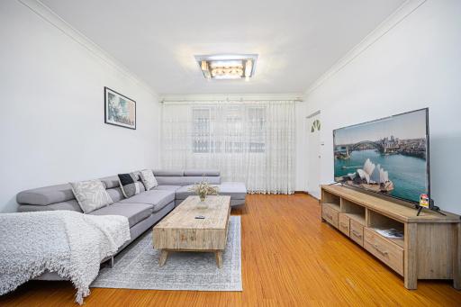 Bankstown Next to Westfield! Lovely 3 Br Townhouse - Housity