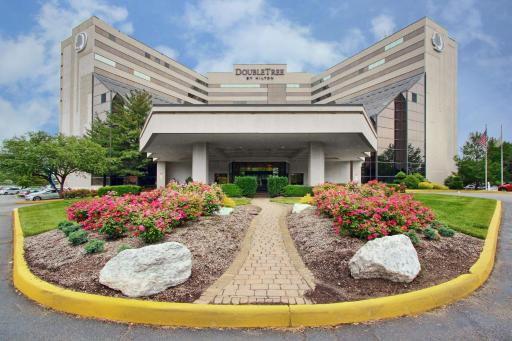 DoubleTree by Hilton Hotel Newark Airport - Housity