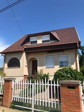 István Apartman - Housity