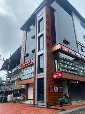 Redbell Suites Kizhisseri - Housity