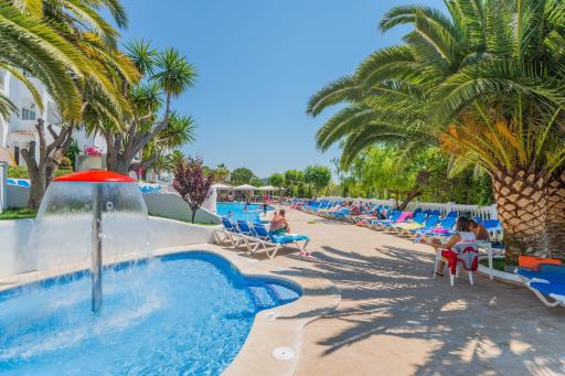 Aparthotel Holiday Center - Housity