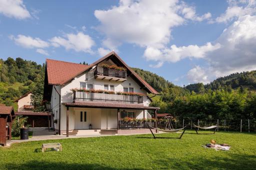 Casa cu Salcâmi - Housity