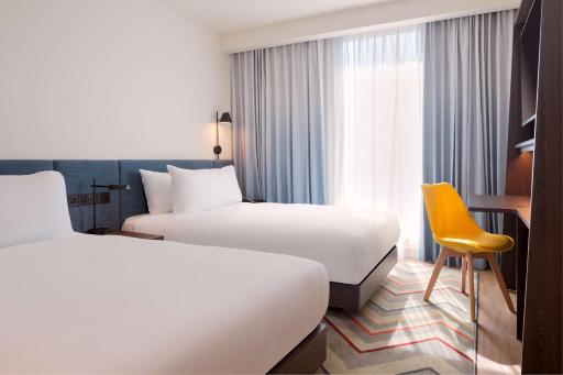 Hampton by Hilton Ashford International - Housity