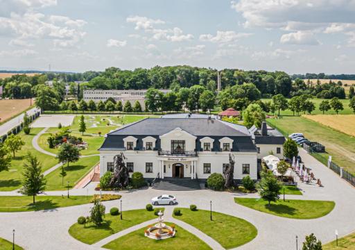 Dworek Komorno - Housity