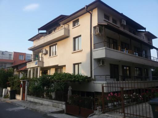 Keni Guest House - Housity