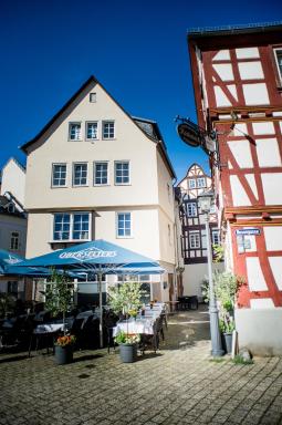 Designapartment im Herzen der Altstadt - 7 Guests - 3 Bedrooms - 2 Bathrooms - Housity
