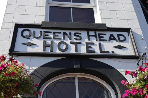 The Queens Head - Housity