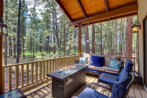 Remodeled Pinetop Cabin with EV Charger and Game Room! - Housity
